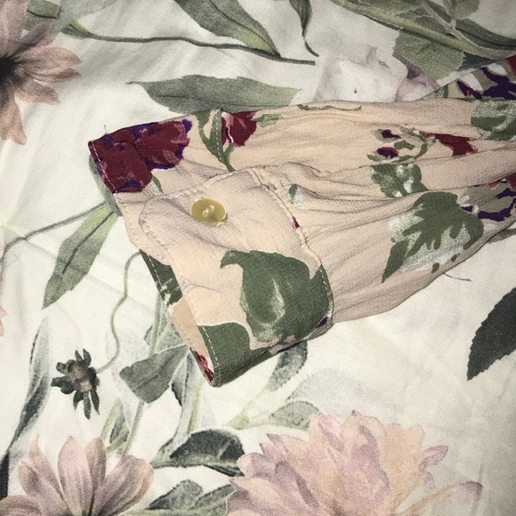 Floral romper with deep v neck - Picture 2 of 6